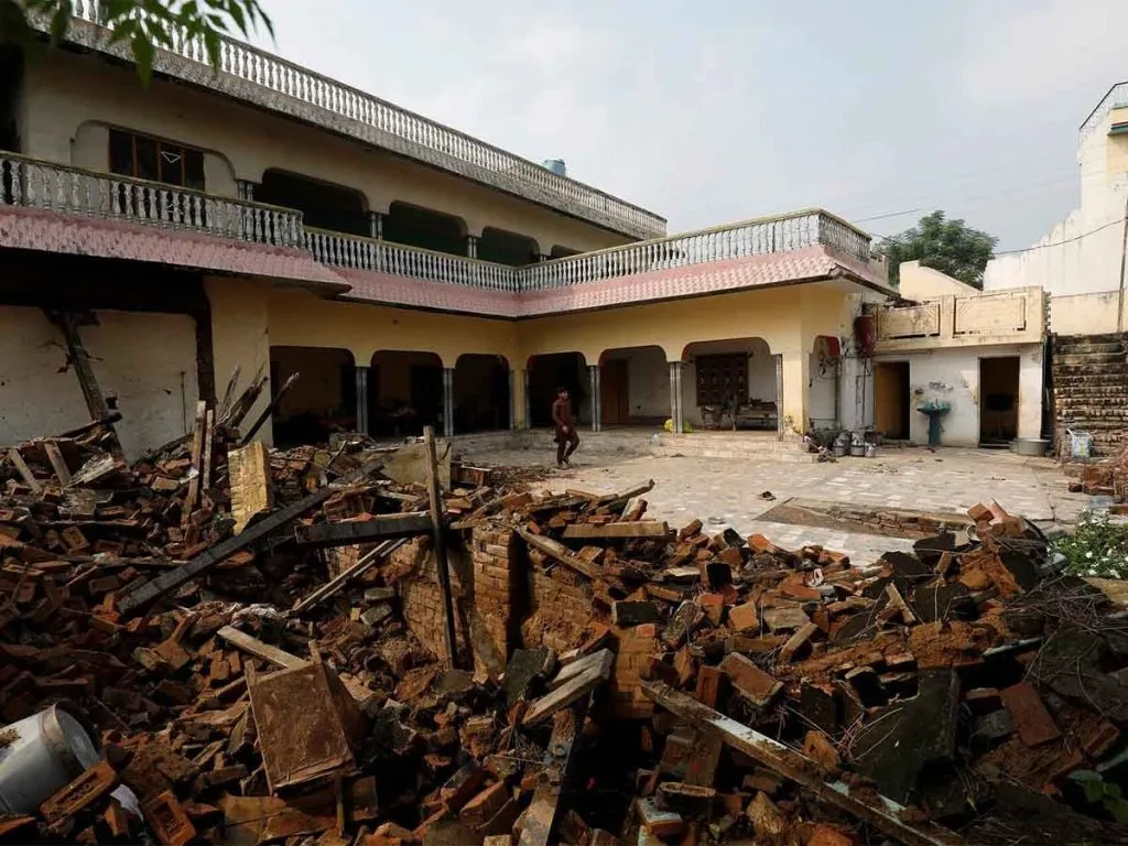 5.8 रिश्टर स्केलचा पाकिस्तानमध्ये भूकंप 5.8 magnitude earthquake hits Pakistan