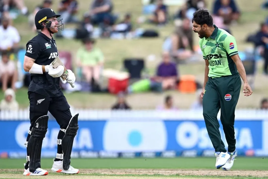 New Zealand thrashes Pakistan in second ODI