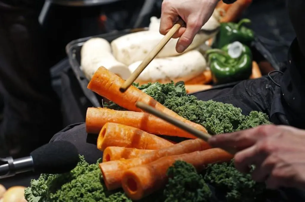 भाज्यांपासून निर्मित वाद्यांनी कॉन्सर्ट Concert with instruments made from vegetables