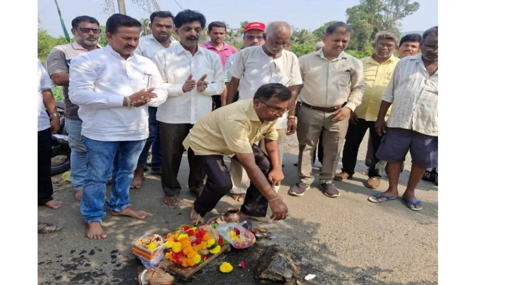 पंतप्रधान ग्रामसडक योजनेतून मंजूर मळगाव -ब्राह्मणपाट रस्त्याचे भूमिपूजन