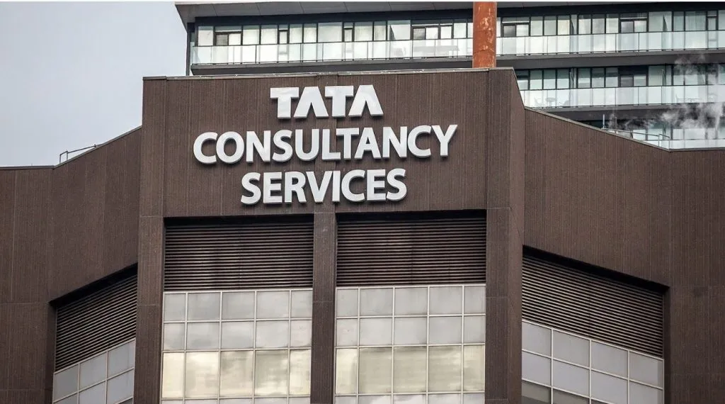 टीसीएसला 12,224 कोटींचा निव्वळ नफा TCS posts net profit of Rs 12,224 crore