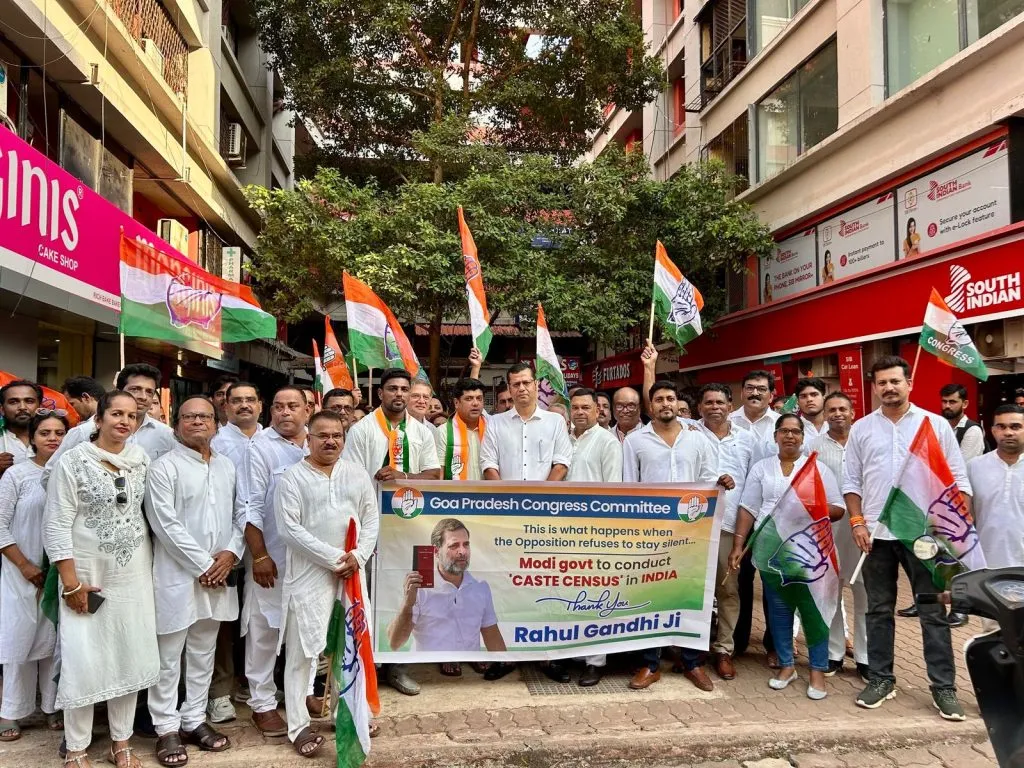 Congress distributed laddus at BJP's Panaji office!