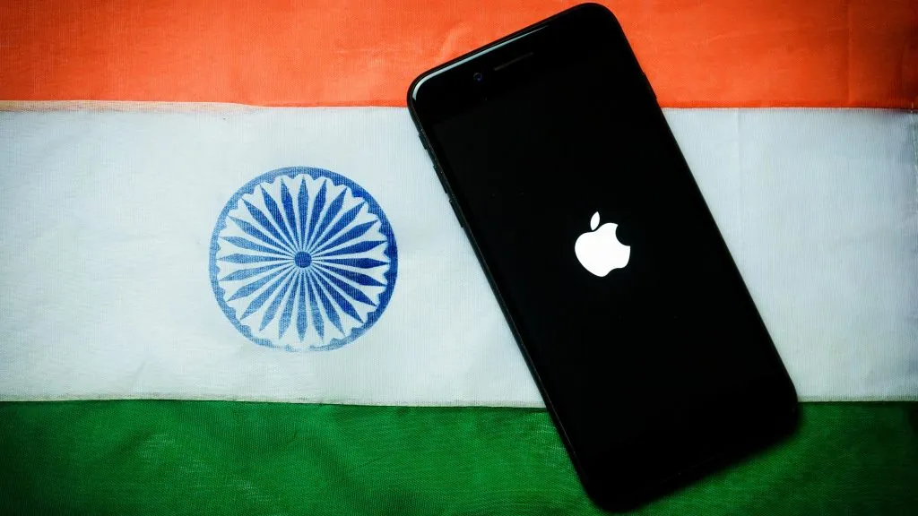 ‘अॅपल’ भारतातच आयफोन बनवणार Apple to make iPhone in India