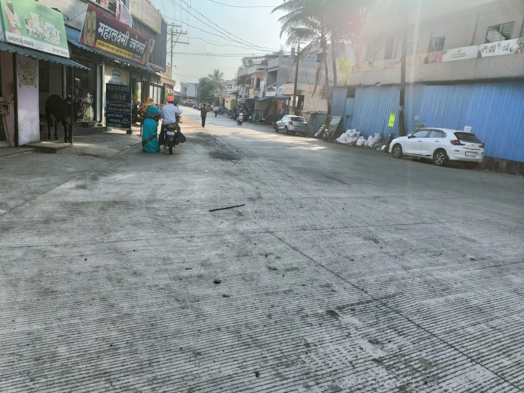 वडणगेतील रस्ते बनले काँक्रिटचे Roads in Vadange have been converted to concrete