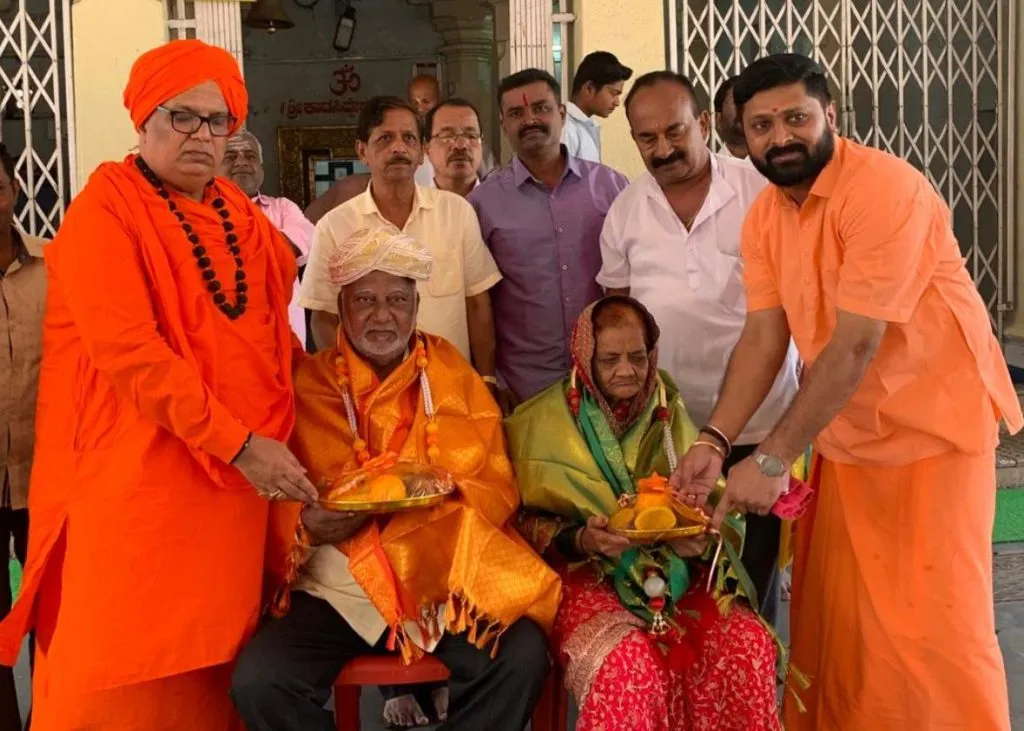 आम्ही देशभक्त बनणे गरजेचे We need to be patriotic.