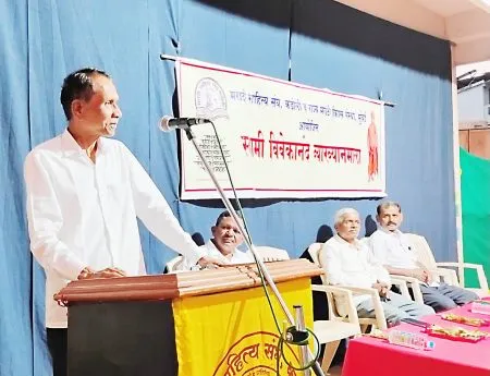 संतांनी मानवता धर्म दाखवून दिला Saints showed humanity and religion.