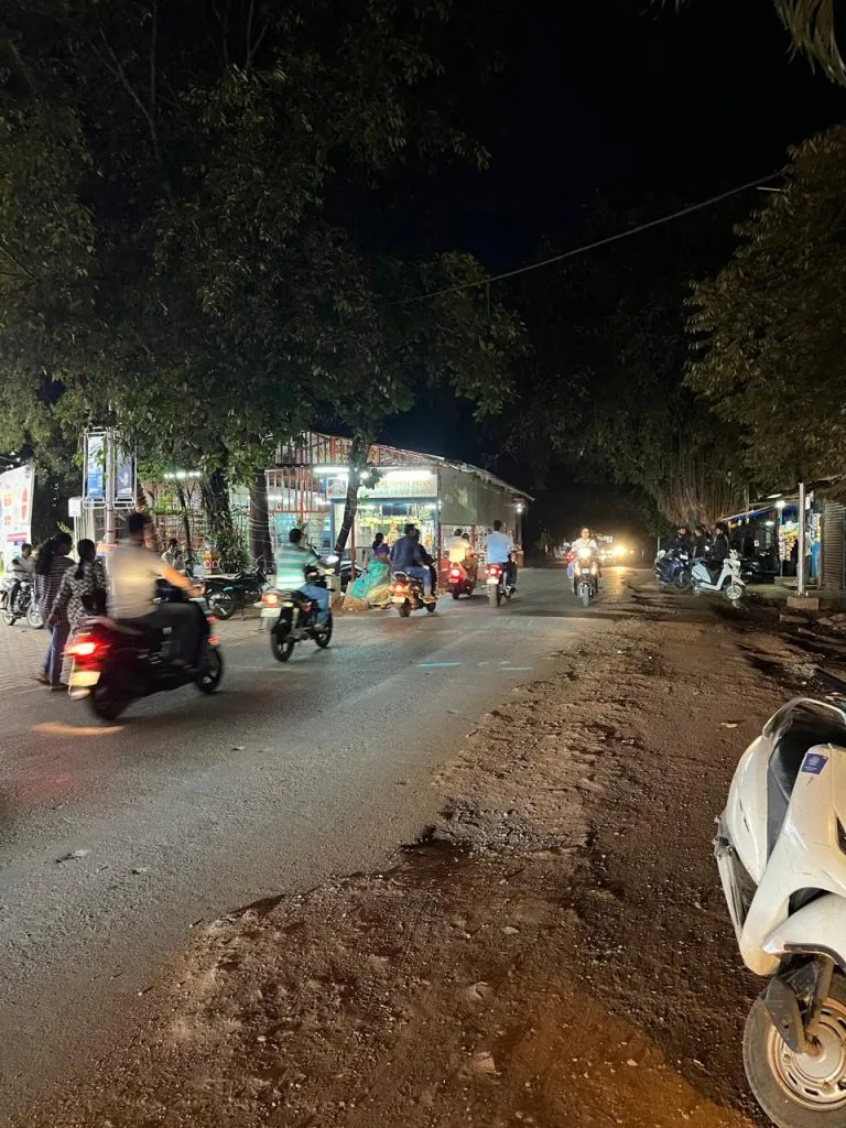 Even though streetlights are installed, darkness remains.