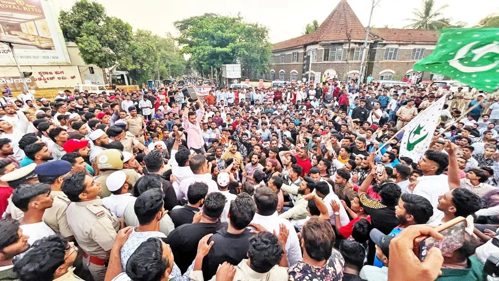 Tensions rise over incident at Santibastwad in Belgaum