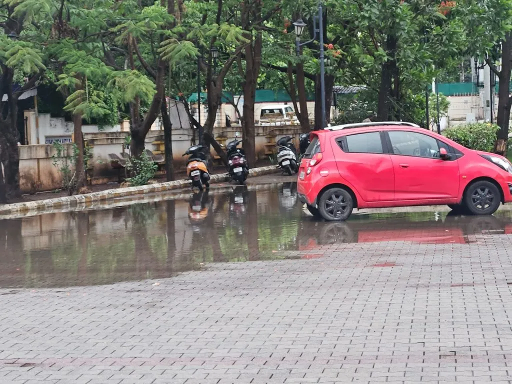 Unseasonal rains create a puddle in front of the municipality