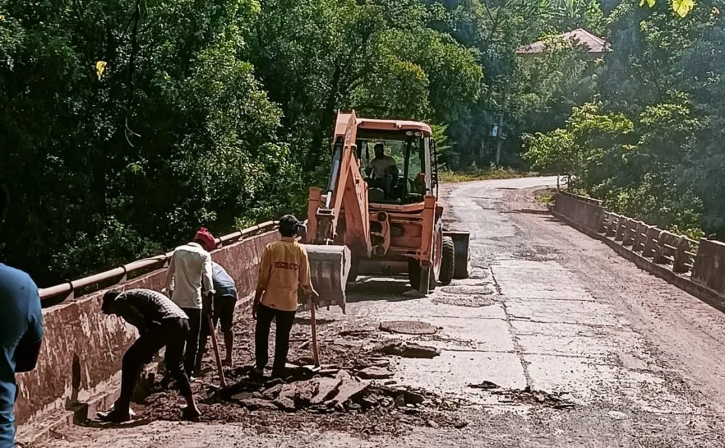 जांबोटी-खानापूर महामार्ग दुरुस्तीचे काम धिम्यागतीने Jamboti-Khanapur highway repair work progressing slowly