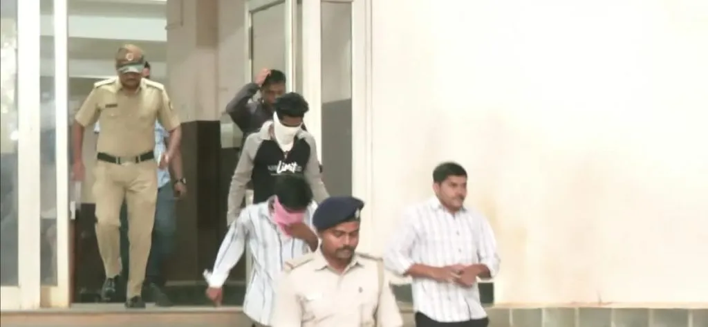 ईदगाहच्या घुमटाला धक्का; चौघा जणांना अटक Idgah dome damaged; four arrested