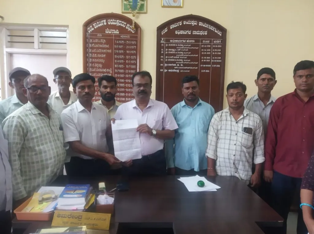 बांधकाम कामगारांच्या सोयी-सुविधा पूर्ववत करा Restore the facilities of construction workers