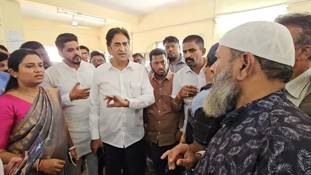 ई-आस्थी विभागीय कार्यालयाला आमदारांची भेट MLAs visit e-Aasthi divisional office