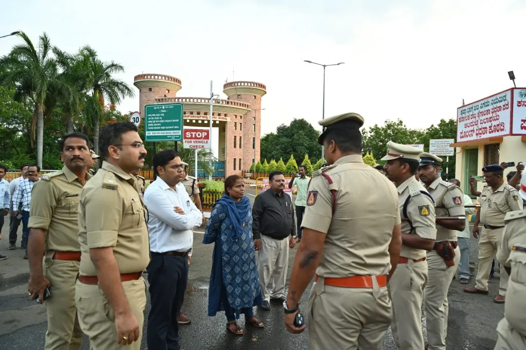 मॉक ड्रिलच्या माध्यमातून दहा जणांची सुटका Ten people rescued through mock drill