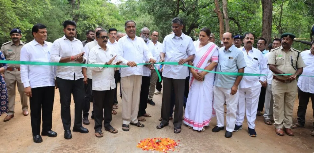 भीमगड अभयारण्यातील कमानीचे पालकमंत्र्यांच्या हस्ते उद्घाटन Archway in Bhimgad Sanctuary inaugurated by Guardian Minister