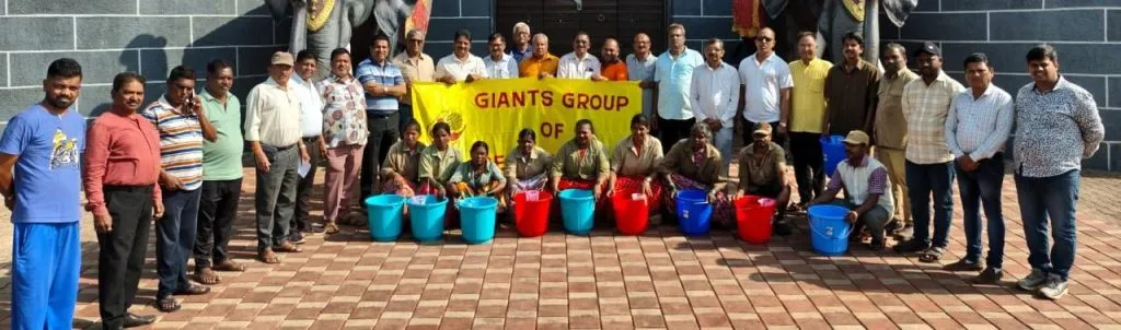 Giants Men honor sanitation workers