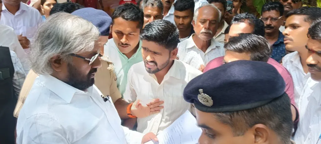 स्थलांतर नको, सुविधा पुरवण्याची मागणी No migration, demand for facilities