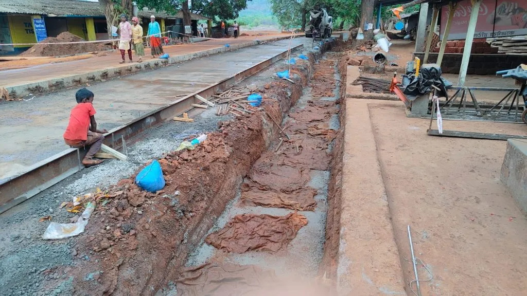 Road concretization work in Wakvali halted due to rain