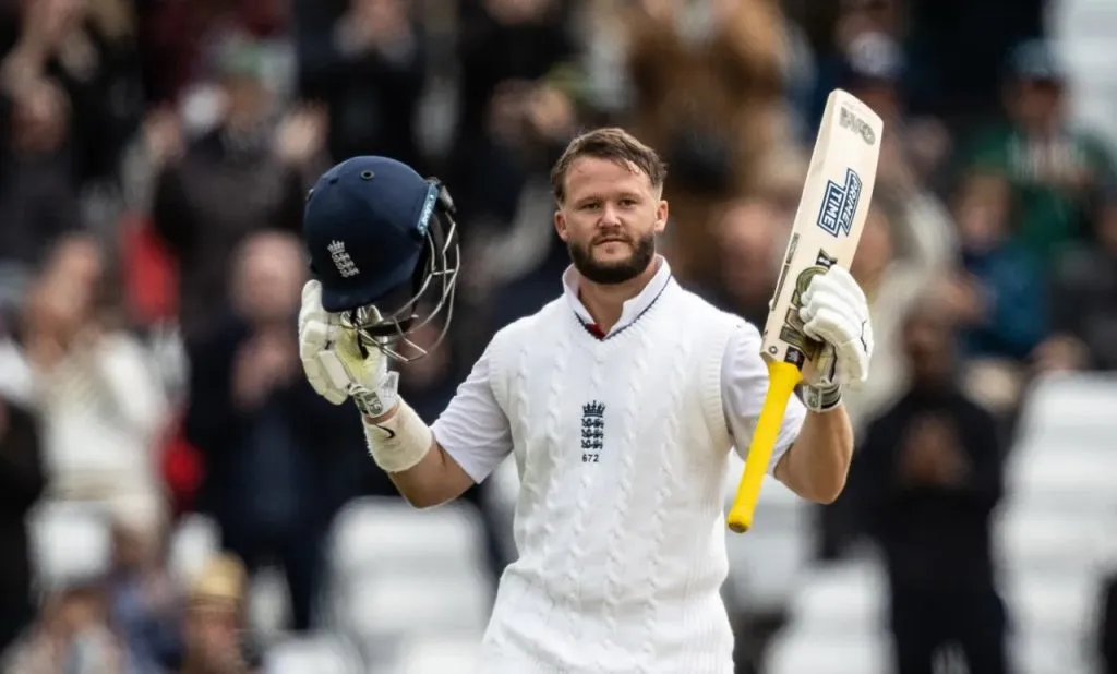 Centuries from Ben Duckett, Pope, Crawley, England's 565-run mountain