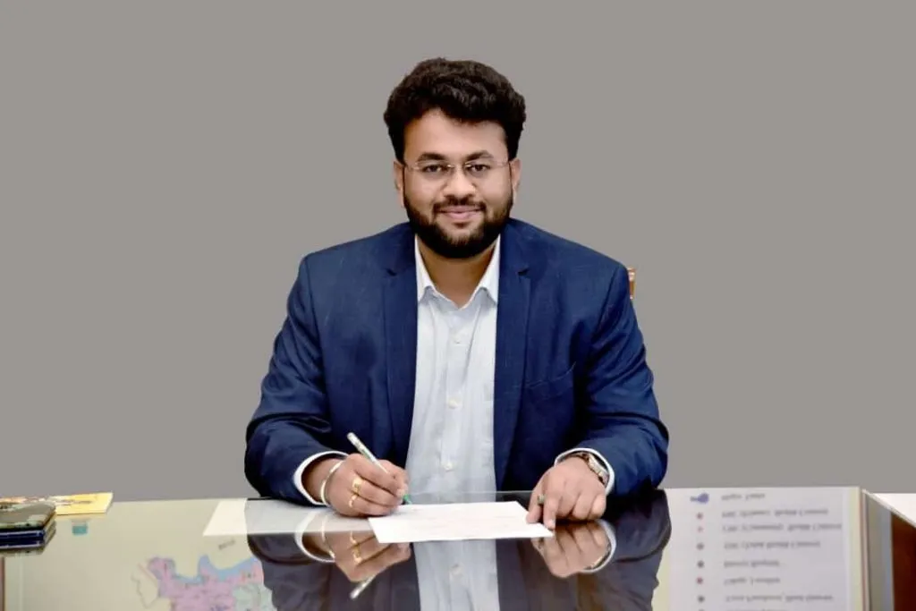 प्लास्टिकच्या उच्चाटनासाठी सर्वांचे प्रयत्न आवश्यक Everyone's efforts are needed to eliminate plastic