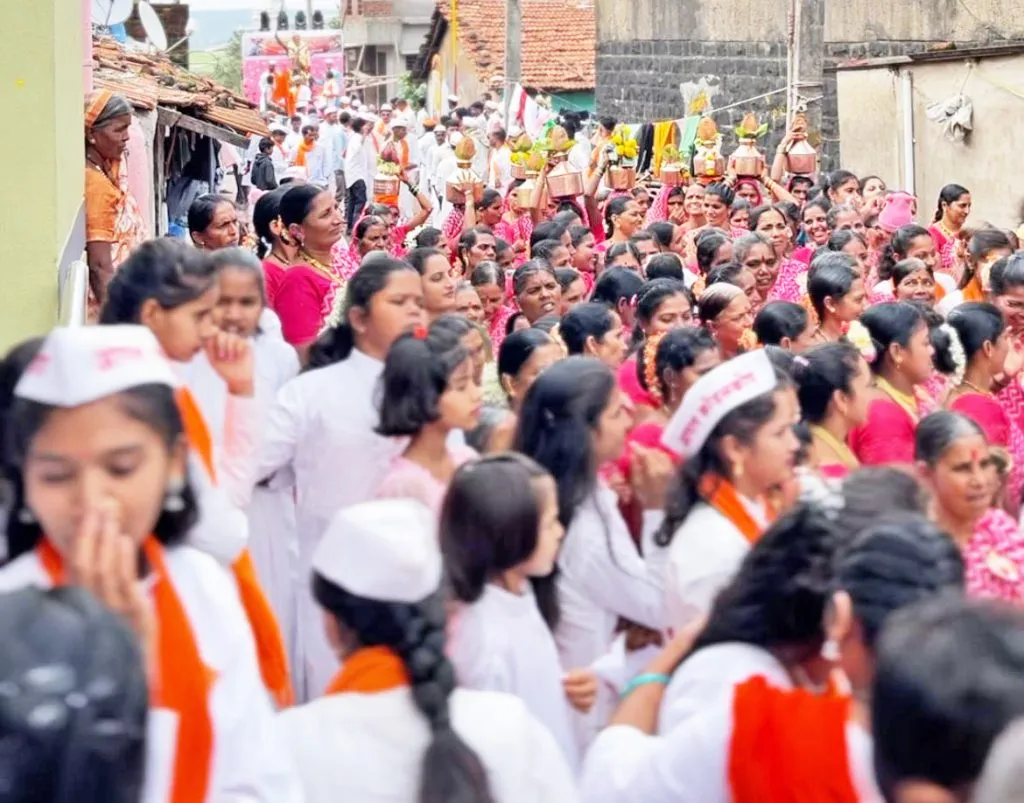 कोंडूसकोप येथे शिवरायांच्या मूर्तीची मिरवणूक Procession of Shivaji's idol at Konduskop