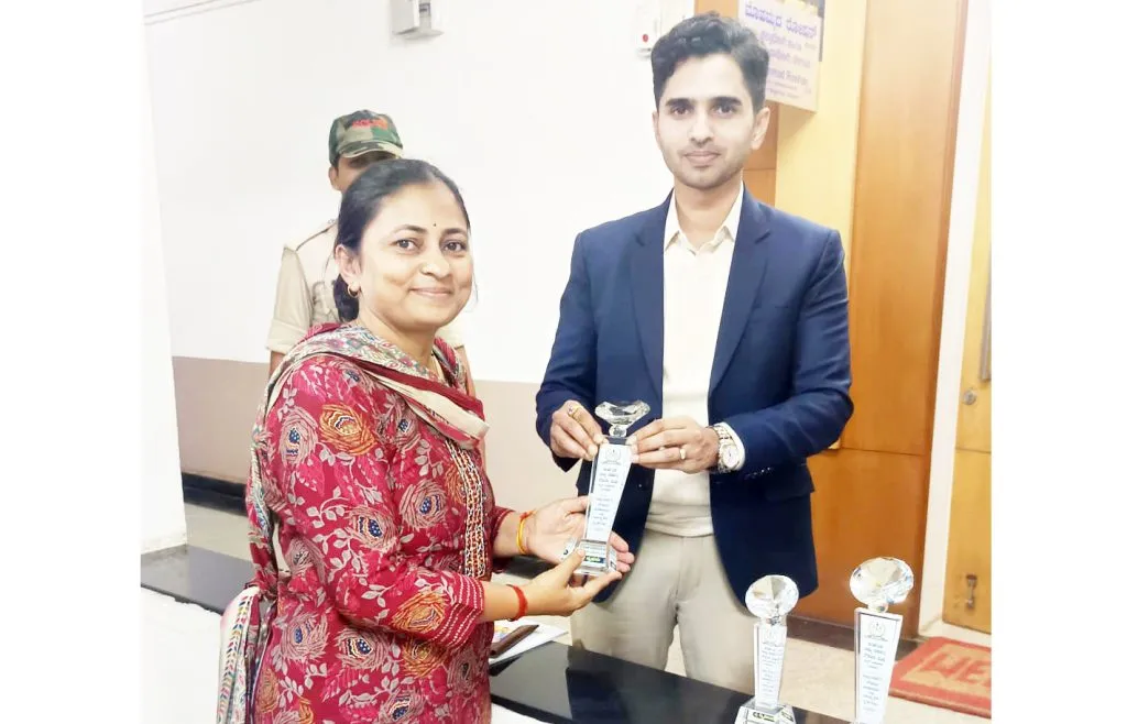 Swimmer Jyoti Hosatti honored by the District Collector