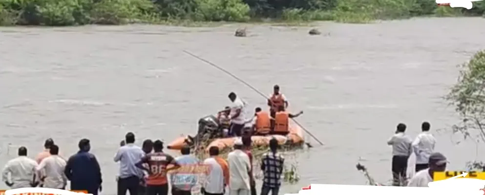 पळशी बंधाऱ्यात पडून 28 वर्षीय युवक बेपत्ता 28-year-old youth goes missing after falling into Palshi dam