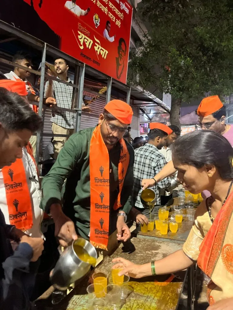 Yuva Sena distributes cold drinks during the Chitrarath procession