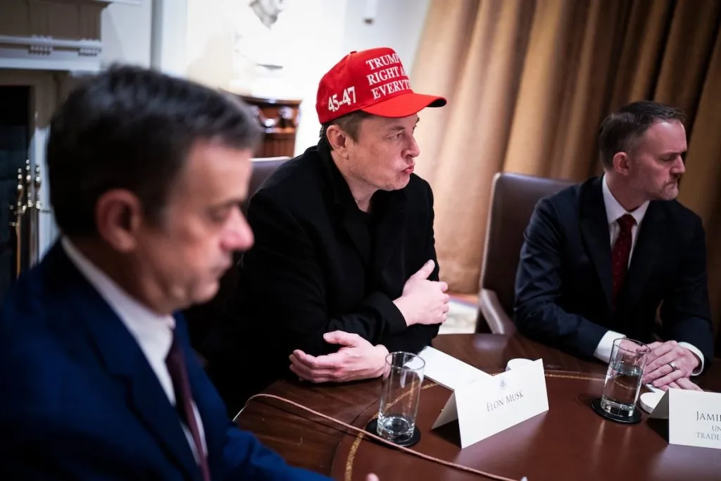 इलॉन मस्क यांनी सोडली ट्रम्प यांची साथ Elon Musk Exits Trump Administration