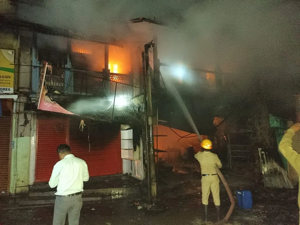 Two shops caught fire due to short circuit in the city