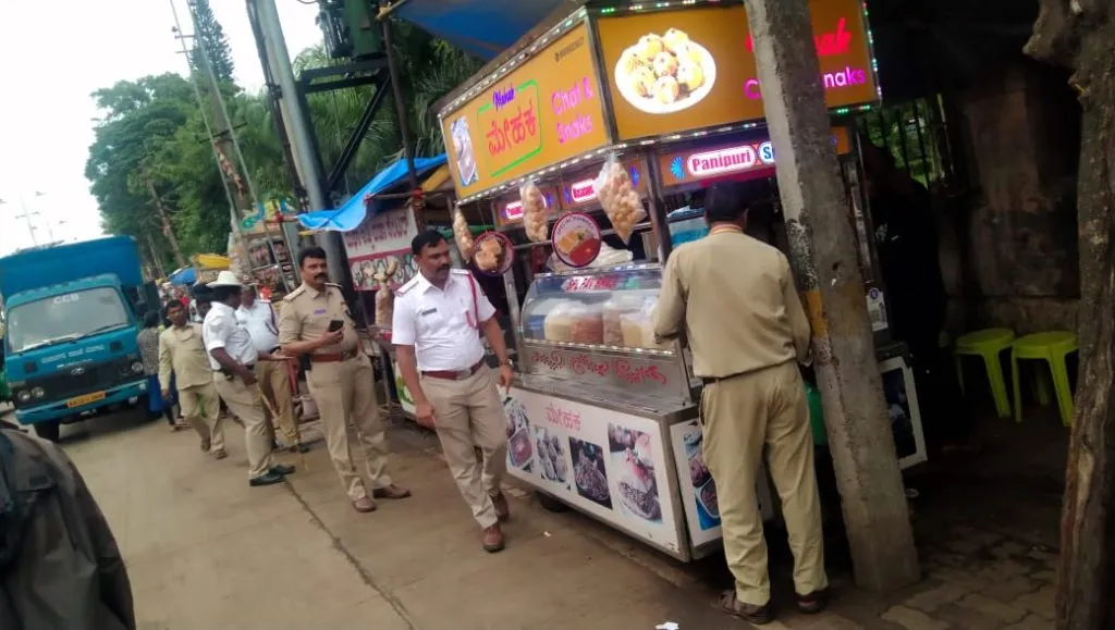 The road in front of Chhatrapati Shivaji Maharaj Park took a breath of fresh air.