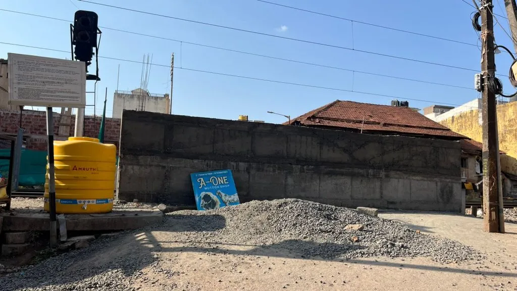 तानाजी गल्ली-भांदूर गल्लीतील व्यापारी डबघाईला Traders in Tanaji Gali-Bhandur Gali are in trouble.