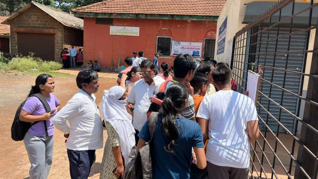 शहरातील 27 केंद्रांवर ‘नीट’ परीक्षा सुरळीत 'NEET' exam conducted smoothly at 27 centers in the city