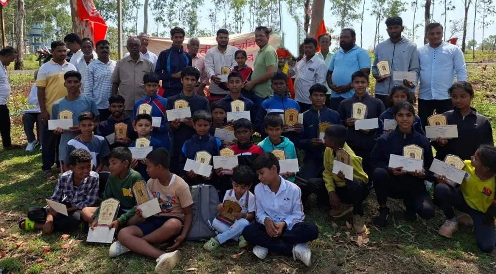 राजहंसगड चढणे-उतरणे स्पर्धा उत्साहात Rajhansgarh climb-descent competition in excitement