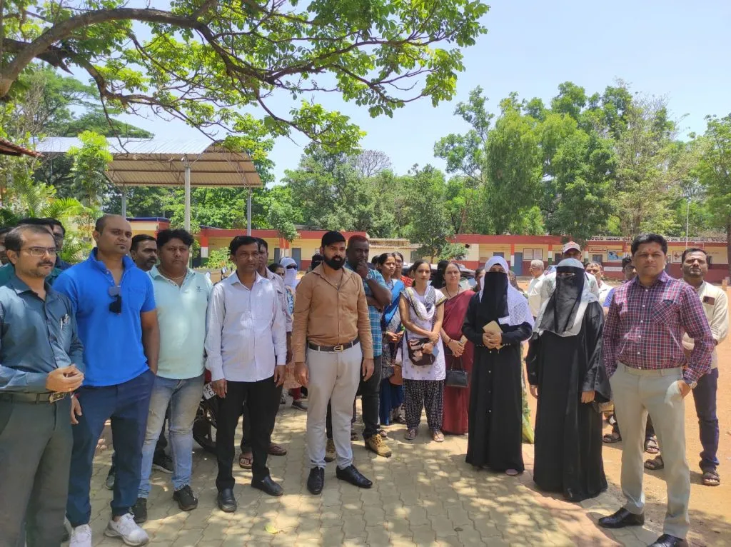 Vanita Vidyalaya school parents are aggressive again