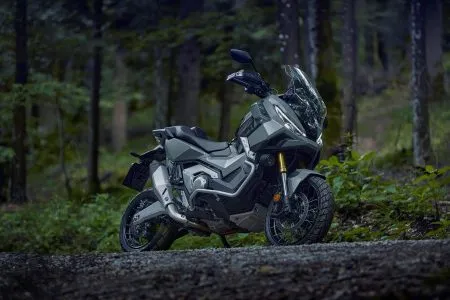 होंडा एक्स-एडीव्ही पहिली अॅडव्हेंचर स्कूटर लाँच Honda X-ADV, the first adventure scooter launched