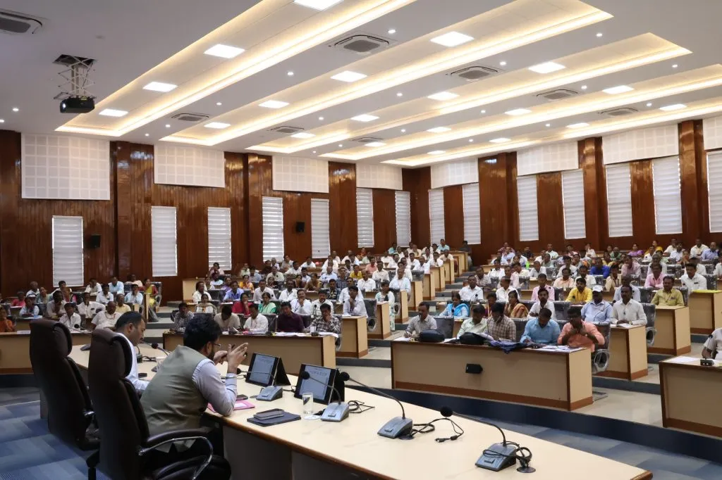 ग्रामीण भागातील ग्रंथालये आदर्श बनवा Make libraries in rural areas ideal