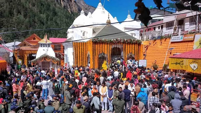 Chardham Yatra begins in the presence of thousands