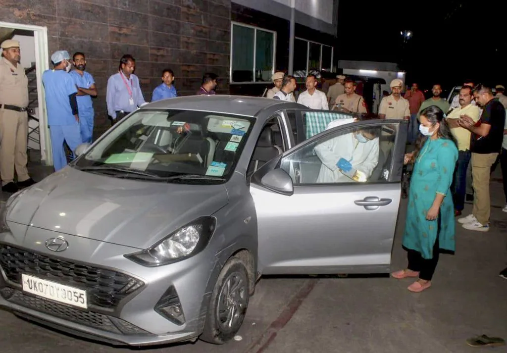 हरियाणात एकाच कुटुंबातील 7 जणांची आत्महत्या 7 members of a family commit suicide in Haryana