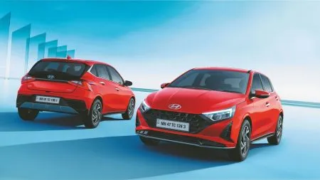 ह्युंडाईचे स्वस्त आय 20 सनरुफ मॉडेल सादर Hyundai Introduces Cheapest i20 Sunroof Model