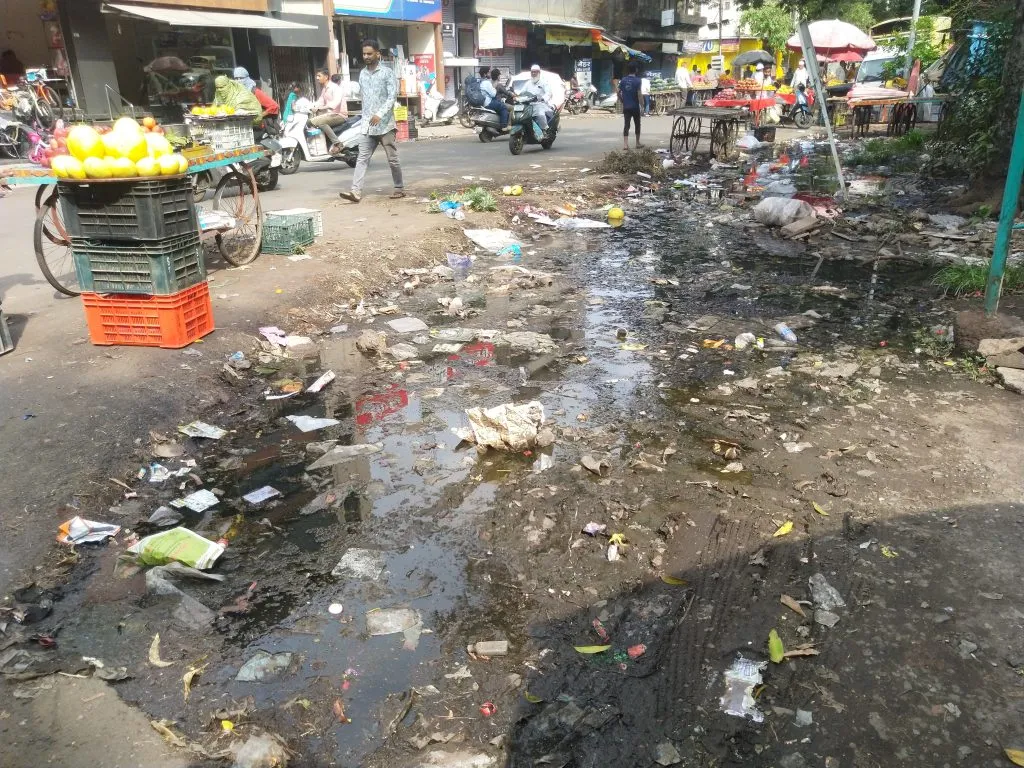 Reign of foul smell in the Laxmipuri market area