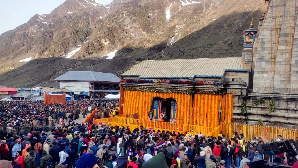 Devotees queue to visit Kedarnath Dham