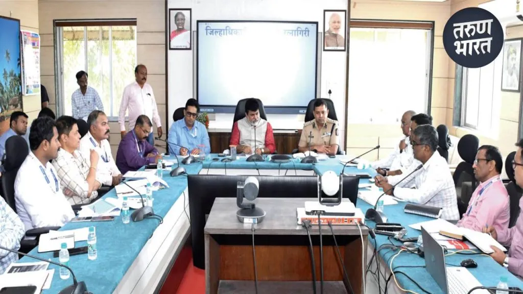 आपत्ती काळात प्रशासनाने सतर्क रहावे, Uday Samant यांच्या अधिकाऱ्यांना सूचना Uday Samant advised agencie remain alert work during disasters