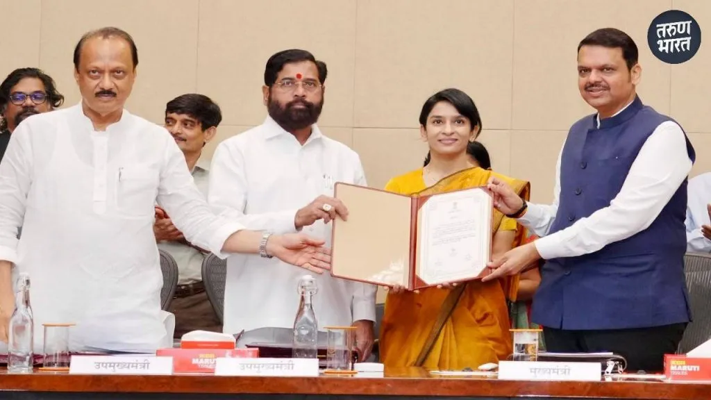 100 Days : डॉ. कादंबरी बलकवडे यांचा सत्कार, 100 दिवस सुधारणा कार्यक्रमात उत्कृष्ट कामगिरी Dr. Kadambari Balakawade honored cm fadnavis 100 days activity