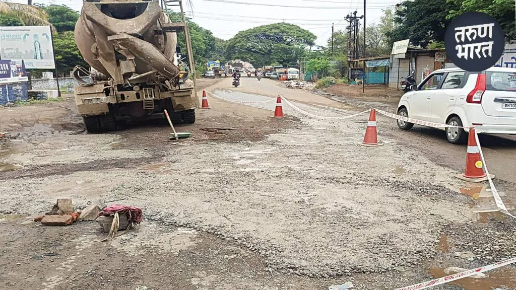 Satara : पालकमंत्र्यांच्या मार्गावरील ‘लाल बावटा हटवला’, PWD विभागाला खडबडून जाग Umbraj area Patan-Pandharpur state highway lal bawata prevent