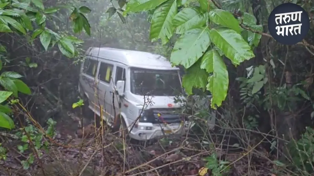 Three tourists from Sangli and Kolhapur were injured accident