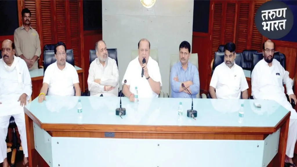 Gokul President Election : सत्ताधाऱ्यांमध्ये 2 तास खलबतं, नाव पाकिटात बंद, नवीन चेअरमनचे नाव आज जाहीर होणार two-hour debate among leaders ruling alliance in the Gokul election