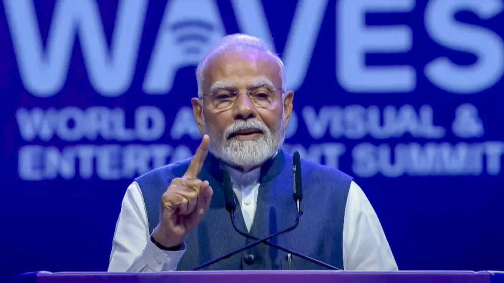 मानवताविरोधी विचारांपासून तरुणाईला वाचवणे आवश्यक It is necessary to protect the youth from anti-humanistic ideas.