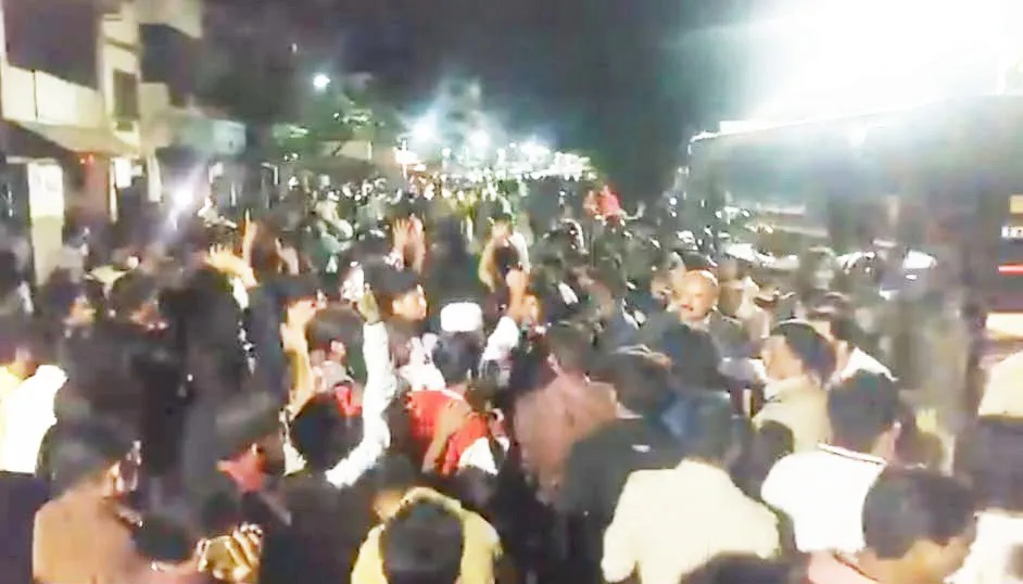 FIR against those who surrounded the police station