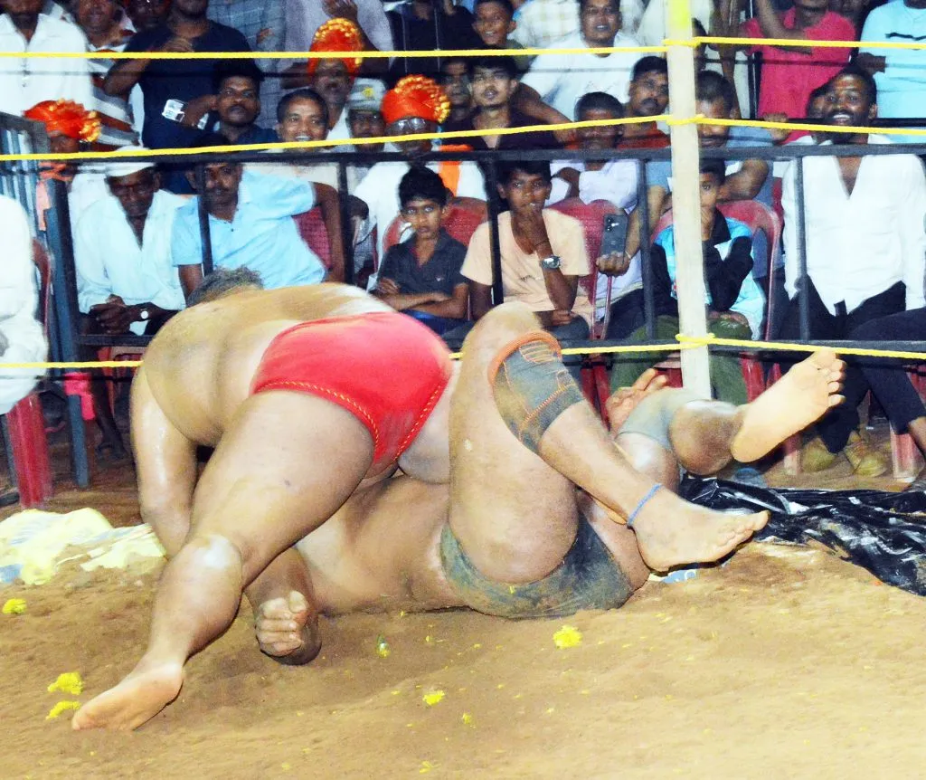 पृथ्वीराज मोहोळने सोनू कुमारला ‘लपेट’ले Prithviraj Mohol 'wraps' Sonu Kumar